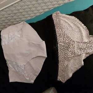 2 pairs of Victoria secret pink women's size M hip hugger/hipster underwear